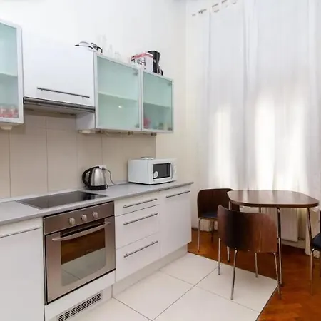 Cityscape Budget Jokai Flat *